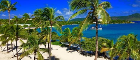 Am Strand, Liegestühle, Strandtücher