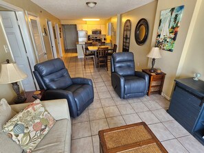 Smart TV, DVD player - Beautiful Ocean Front Condo in Orange Beach....Affordable Prices (Orange Beach)