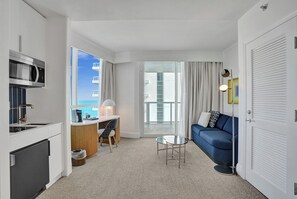 TV, video games - Fontainebleau II Tresor Tower Ocean View 12th Fl. stunning suite! (Miami Beach)