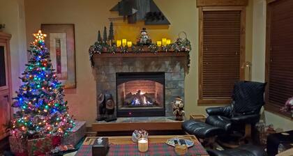 Mammoth Mountain Luxurious - 3 Bdrm 3.5 Bath, 2 Car Garage, Central Heat & A/C