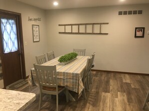 Dining - The Kidron Quilter's Home, relax in Amish country with the locals (Dalton)
