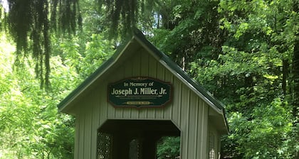 The Kidron Quilter's Home, relax in Amish country with the locals