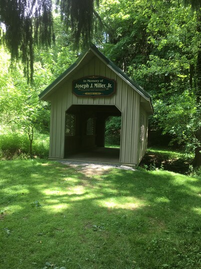 The Kidron Quilter's Home, relax in Amish country with the locals