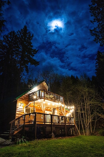 Pine Lodge Sleeps 12  Fees  for 7+ Hot Tub AC EV Charger Pets 