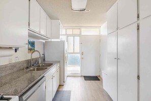Coffee/tea maker, fridge, microwave, oven