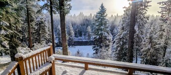 On the Payette River - beauty, comfort, gourmet kitchen 
