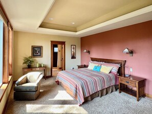 5 bedrooms, desk, iron/ironing board, free WiFi - On the Payette River - beauty, comfort, gourmet kitchen  (McCall)