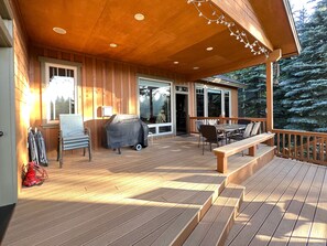Outdoor dining - On the Payette River - beauty, comfort, gourmet kitchen  (McCall)