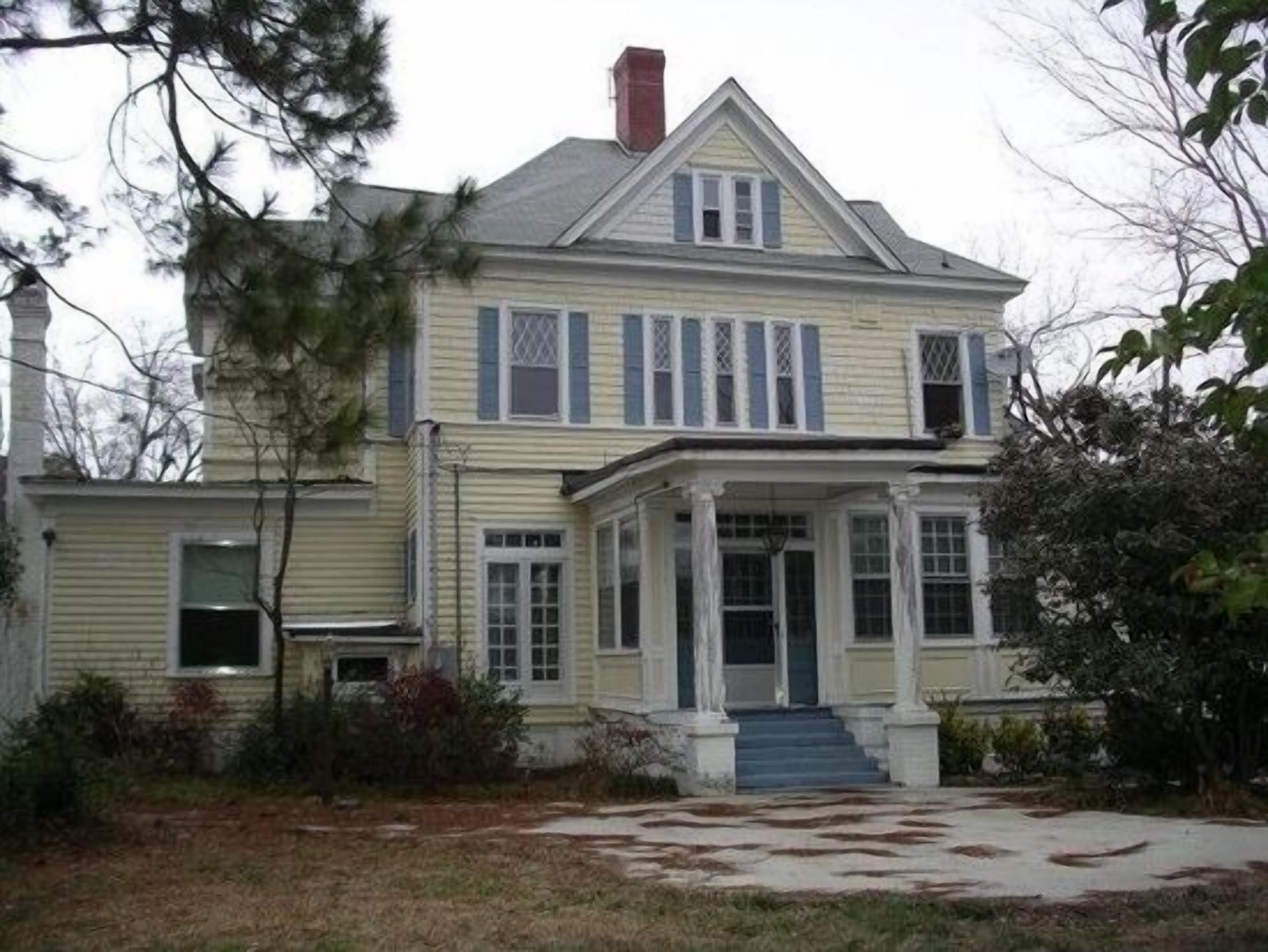 Beautiful Renovated Historic Home In Kinston Historic District.