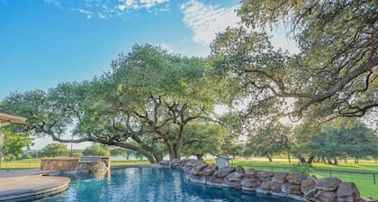 Klekar-Gin Country Retreat | 112 acres, piscina / jacuzzi, estanque surtido | Duerme 12