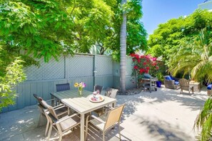 Outdoor dining - Pacific Beach Escape | Walk to Ocean | Private Yard | A/C | Dogs OK (San Diego)