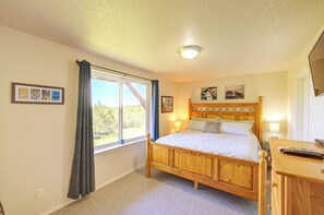 3 bedrooms, iron/ironing board, travel cot, WiFi