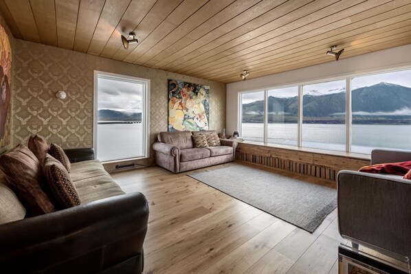 Bücher, Videothek, Stereoanlage