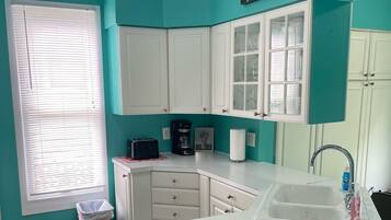 KylskÄp, mikrovÄgsugn, ugn och spishÀll