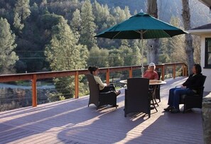 Outdoor dining - Closest Home to Yosemite Valley on the Merced River (El Portal)