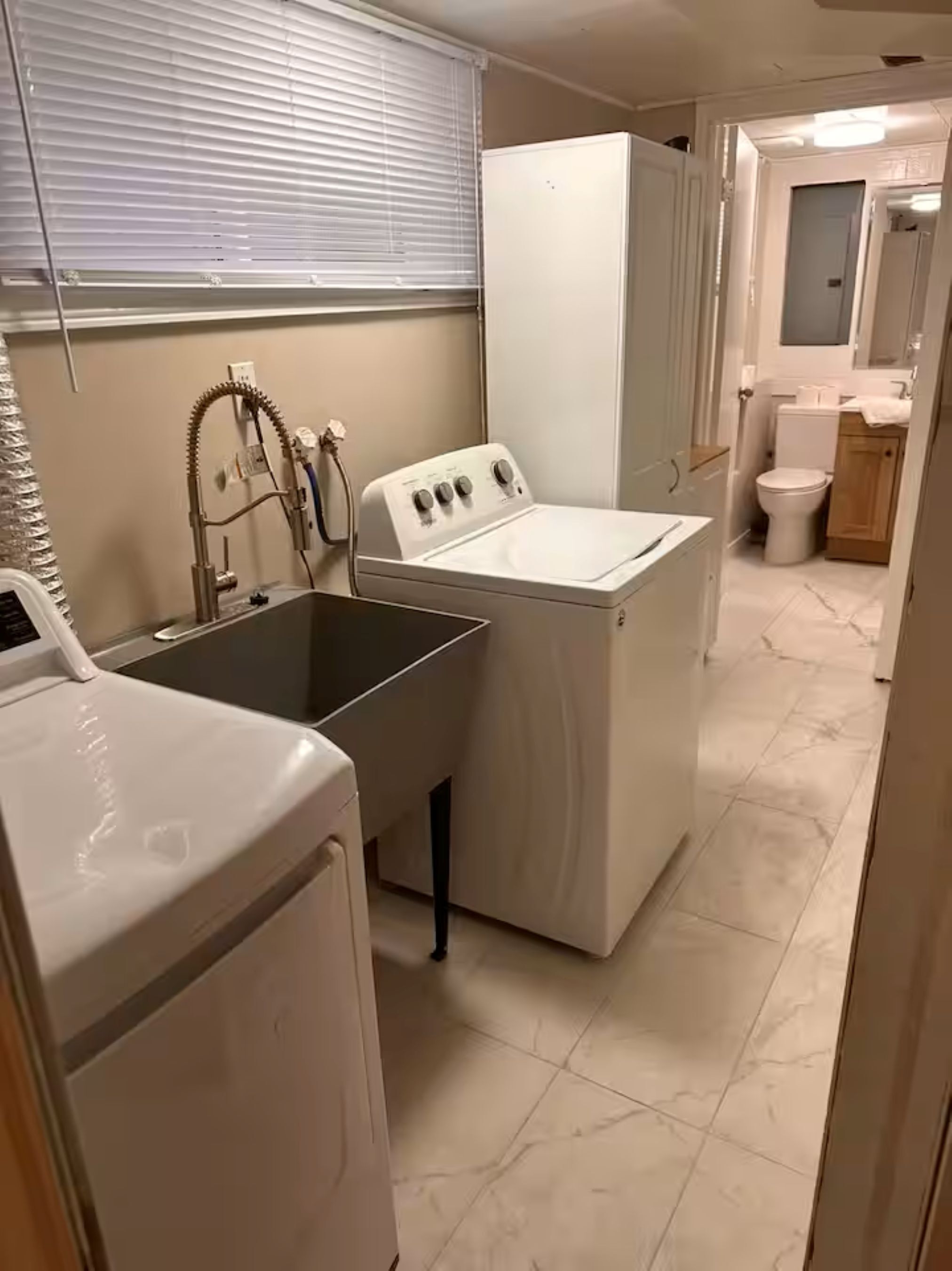 Combined shower/tub, hair dryer, soap, shampoo