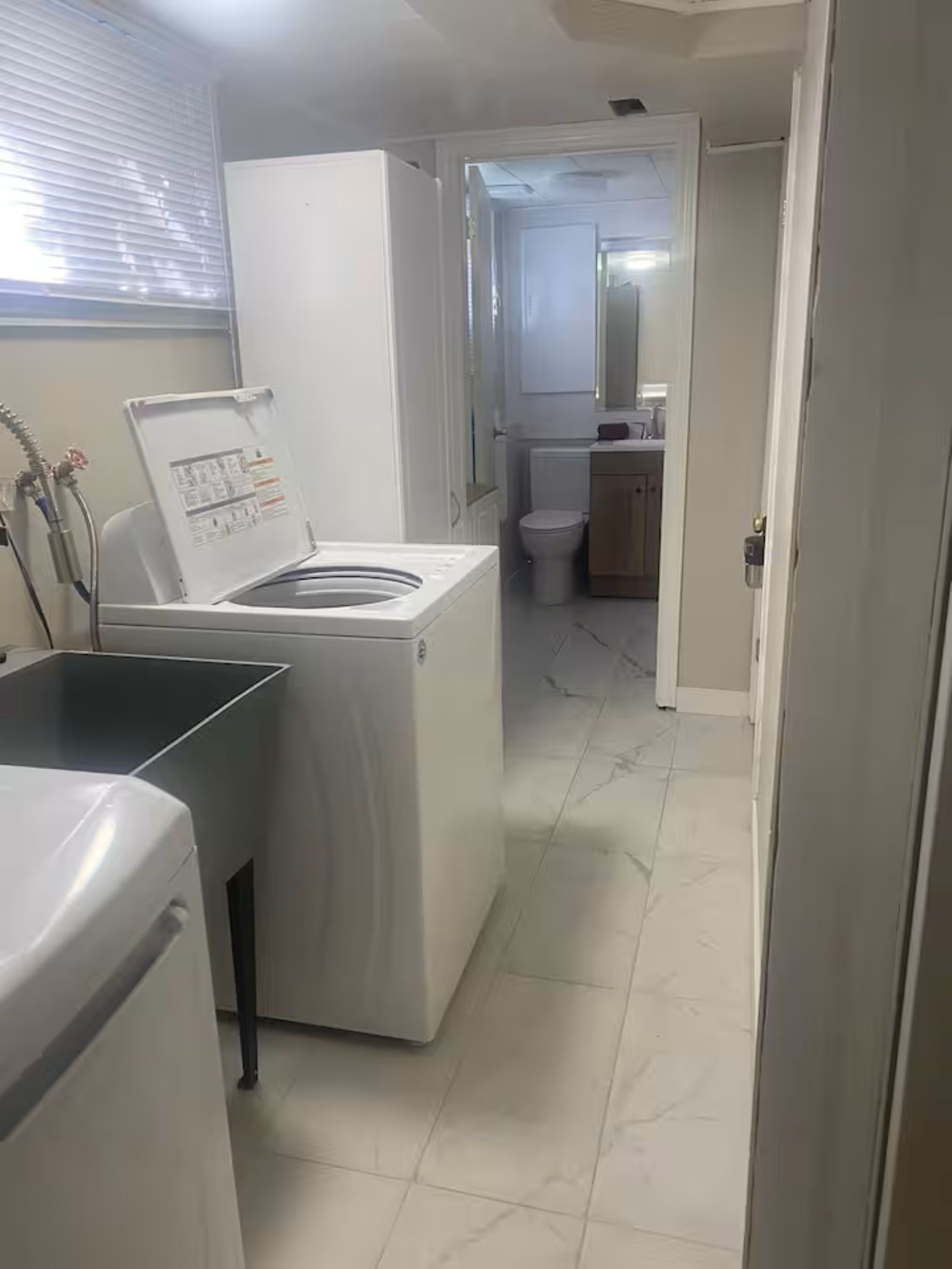 Combined shower/tub, hair dryer, soap, shampoo