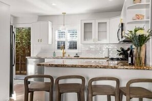 Fridge, microwave, oven, stovetop - Watermark Suite A (Carpinteria)