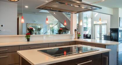 ***Panoramic Water View*** Deep Cove Luxury living