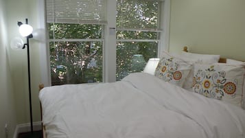 5 bedrooms, iron/ironing board, WiFi, bed sheets