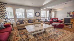 Smart TV, fireplace, books, music library - Perfect Location For Your Lake Getaway (Cadiz)
