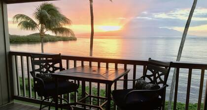 ‘Aloha Kai’ Oceanfront on Molokai, Top Floor, Modern, Peaceful Comfort, Pool