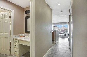 Interior - 1 Bedroom Ocean View Condo F308 - Pono Kai (Kapaa)
