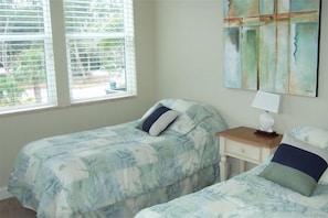 2 bedrooms, free WiFi, bed sheets, wheelchair access - Gorgeous Home July specials check it out, heated pool and spa, elevator (Holmes Beach)