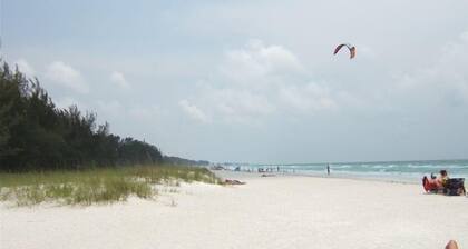 Herrliches Haus nur wenige Schritte zum Strand, Meilen von weißen Sandstrand
