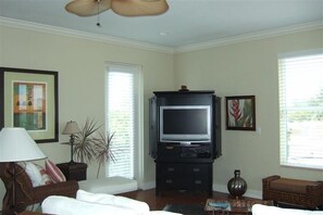 Smart TV, DVD player, stereo - Gorgeous Home July specials check it out, heated pool and spa, elevator (Holmes Beach)