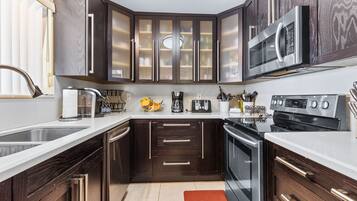 KylskÄp, mikrovÄgsugn, ugn och spishÀll