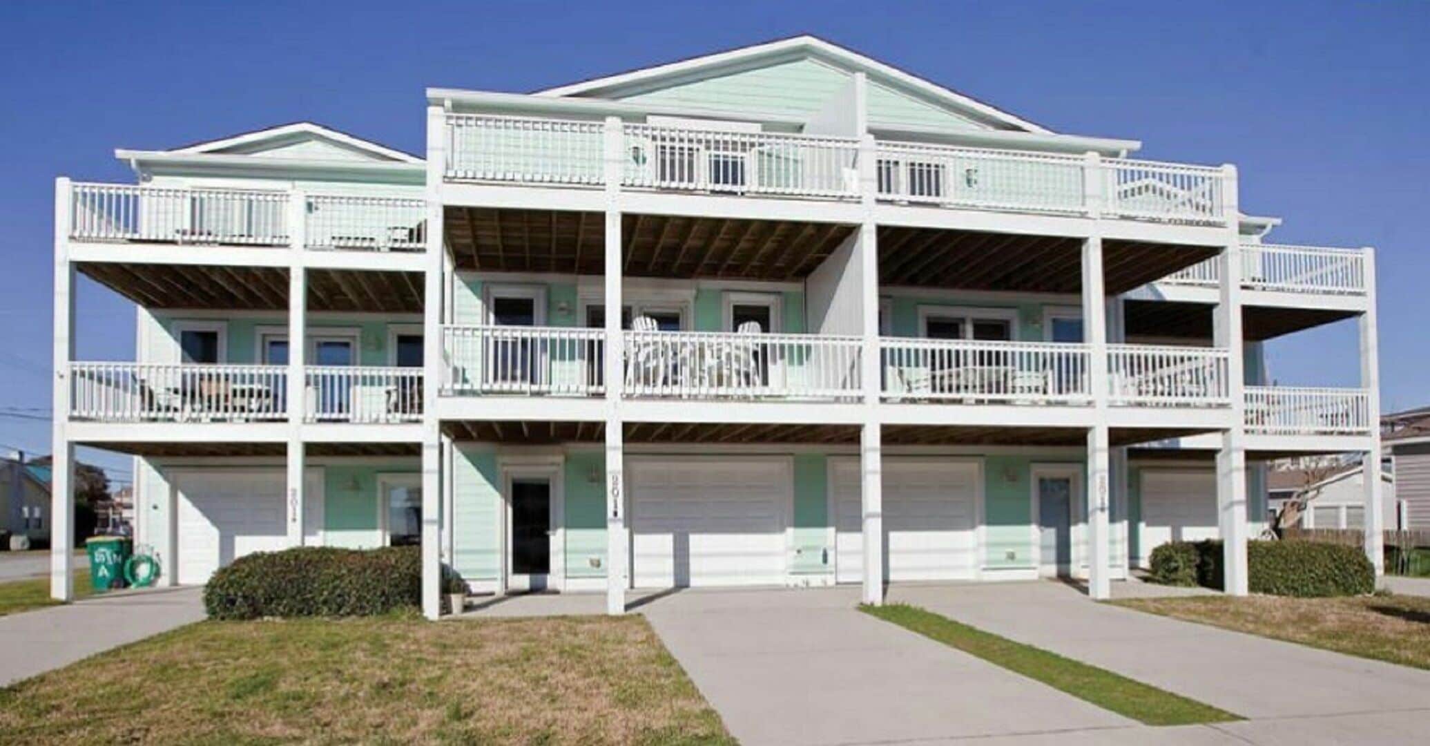 Huge Discounts!  Pelican's Retreat -- Just Steps From Beach, Pier, Dining, Parks