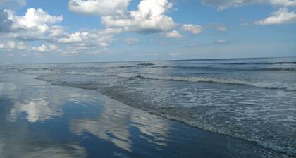 Pelican's Retreat - vain muutaman askeleen päässä rannalta, laiturilta, ravintoloilta ja puistoilta