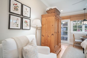 Smart TV, video library, stereo