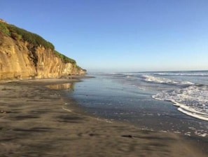 Beach nearby, sun loungers, beach towels