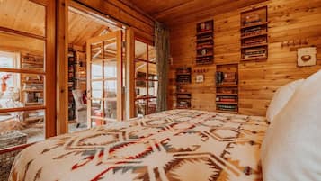 3 bedrooms, desk, iron/ironing board, travel cot