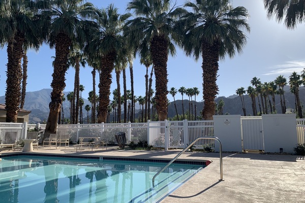 Piscina all'aperto, una piscina riscaldata