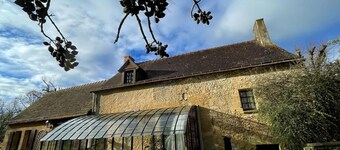 XVIth century farmhouse 30 minutes from Le Mans and the race track.