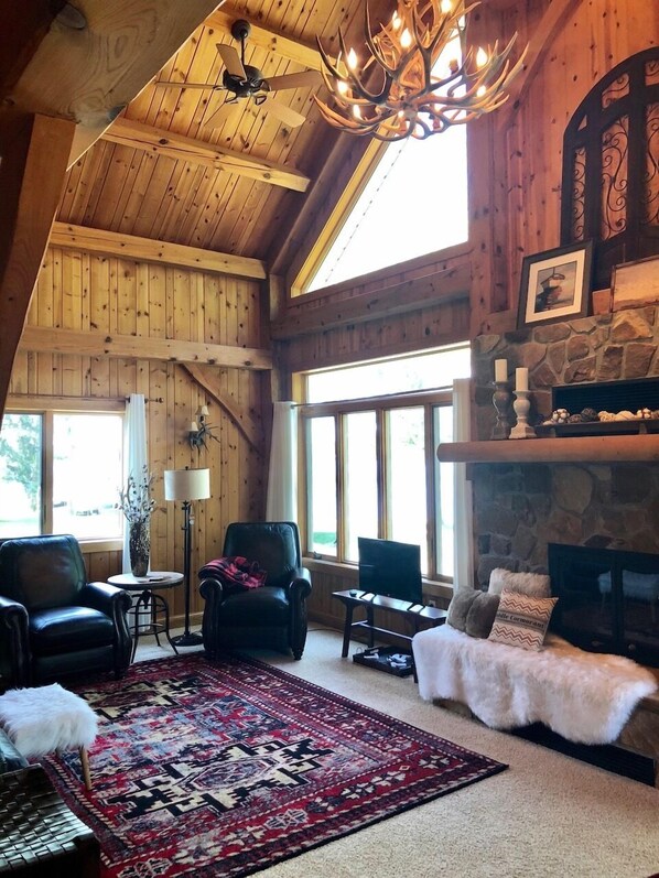 Cozy & Spacious Timber Frame Cabin Middle Cormorant Lake Becker