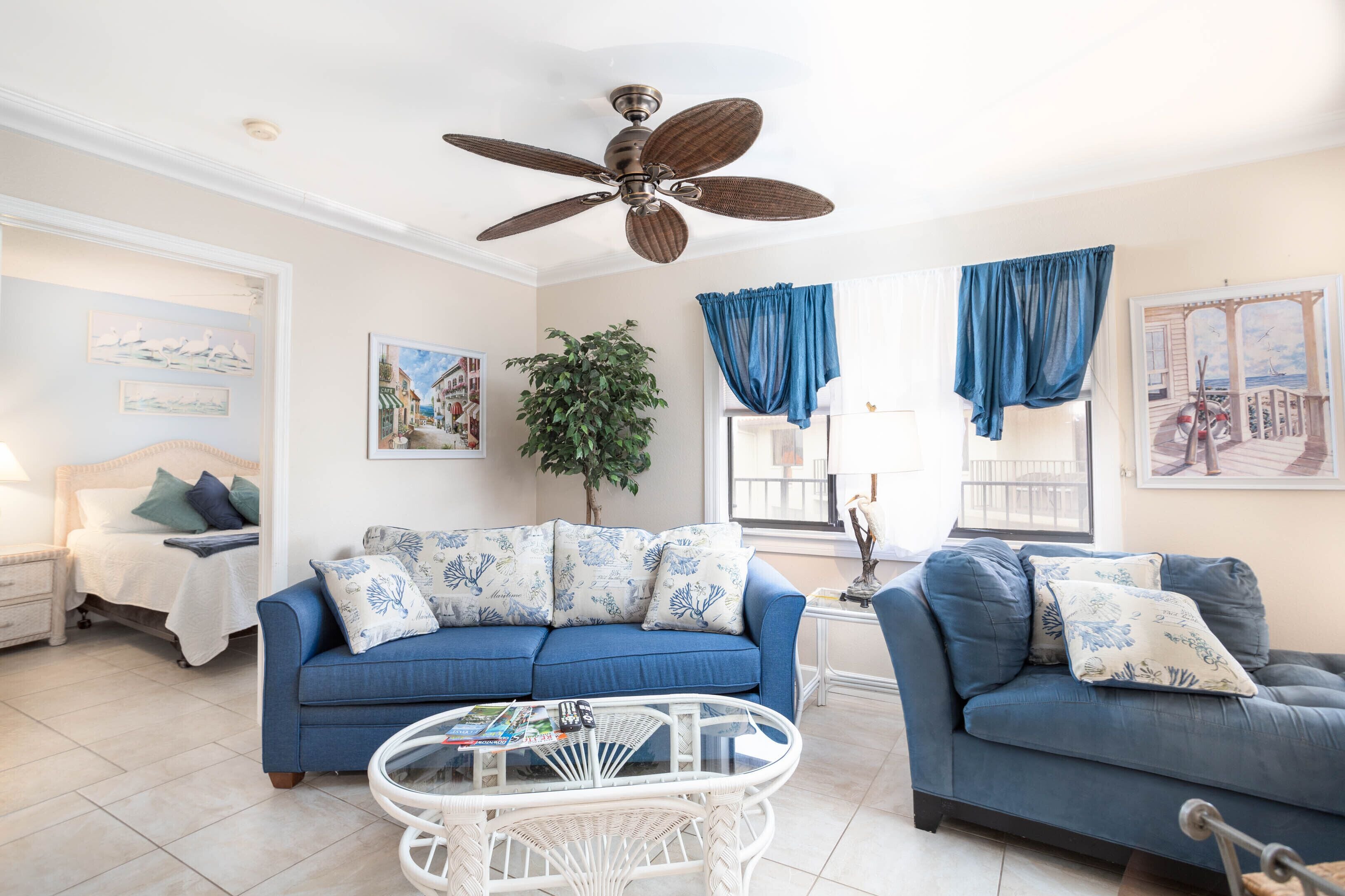 Renovated 6/2023 Top Floor Balcony Water View 2B/2B, Pool, Hot Tub, Grill, WIFI 