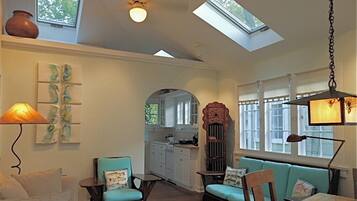 TV connectée, lecteur de DVD, livres, vidéothèque