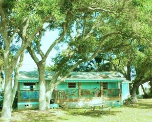 Exterior - The Bonaire Cottage~ Private Dock!!! ~ Rustic Fun Waterfront Cottage!!!  (Cedar Key)