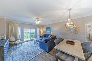 Smart TV - Large Private Beach Access! Pickleball, Mini Golf, Basketball, Pools, Hot tub! (Miramar Beach)