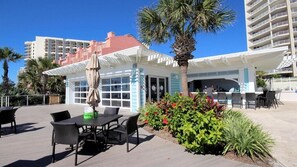 Outdoor dining - Large Private Beach Access! Pickleball, Mini Golf, Basketball, Pools, Hot tub! (Miramar Beach)