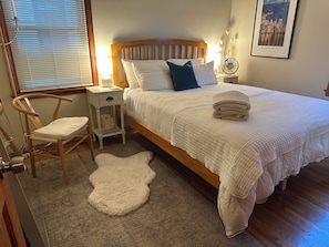 2 bedrooms, desk, iron/ironing board, travel crib