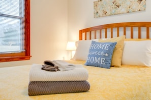 2 bedrooms, desk, iron/ironing board, travel crib