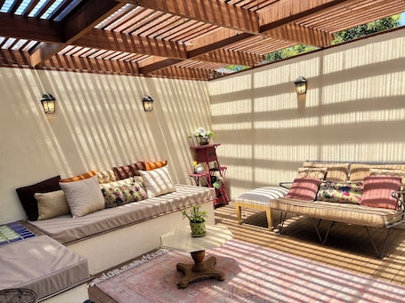 Terrace/patio. Casa Alta with hot tub and great outdoor space, walk to Oxbow Market & Downtown!