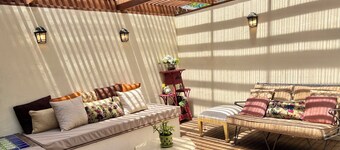 Casa Alta with hot tub and great outdoor space, walk to Oxbow Market & Downtown!