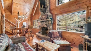 TV, peis og DVD-spiller