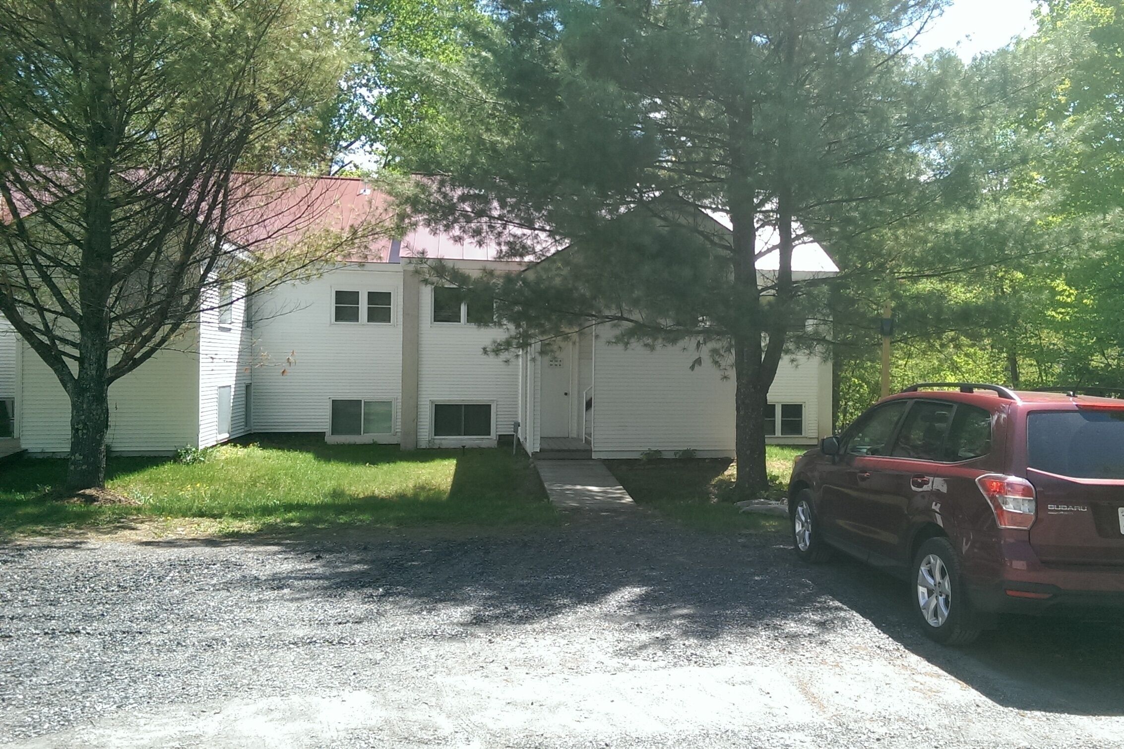 One-bedroom apartment at the foot of the sugar-brushed access road